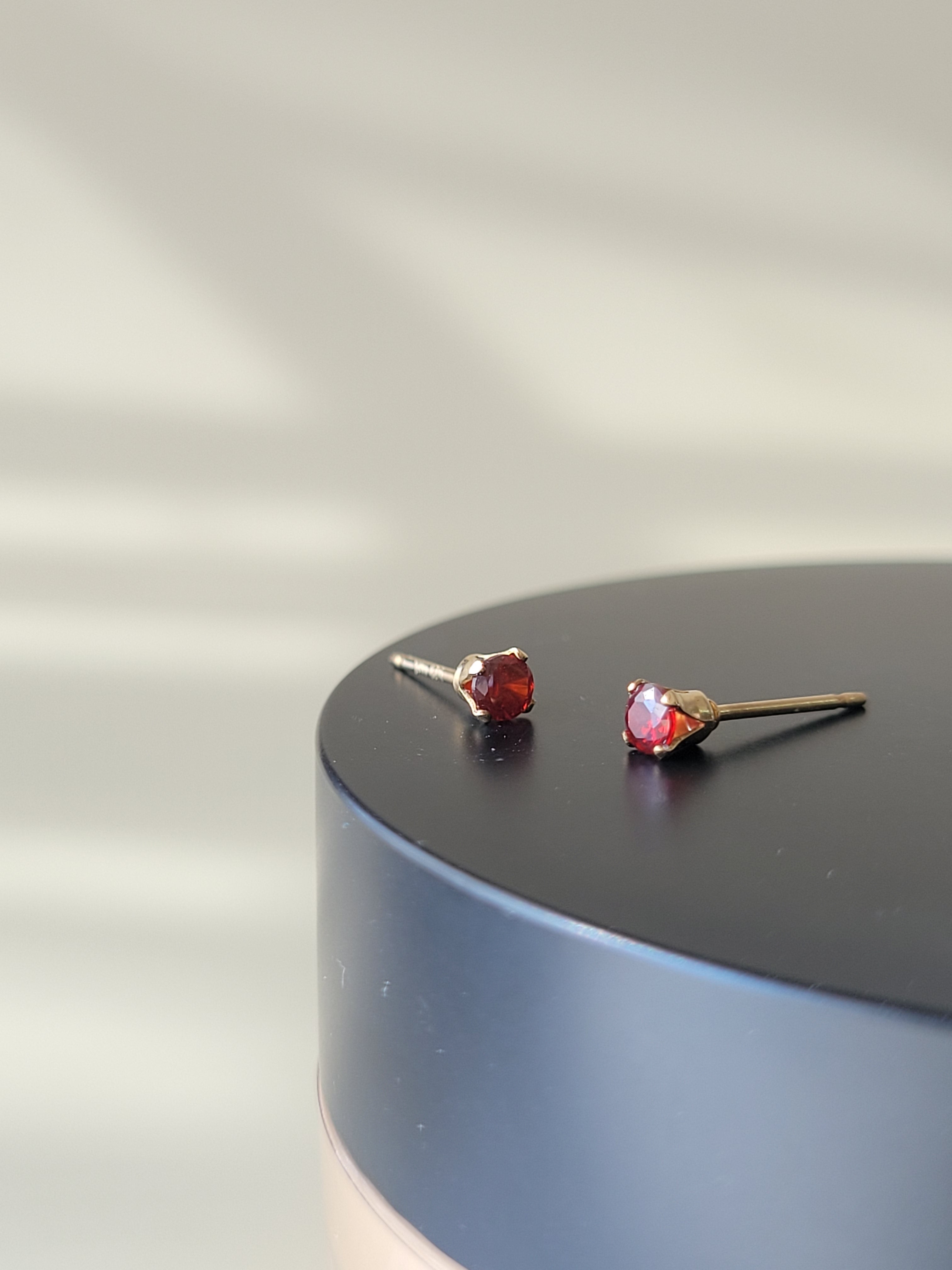 紅鋯石耳環 簡單基本款爪鑲ˇ3mm包金抗過敏