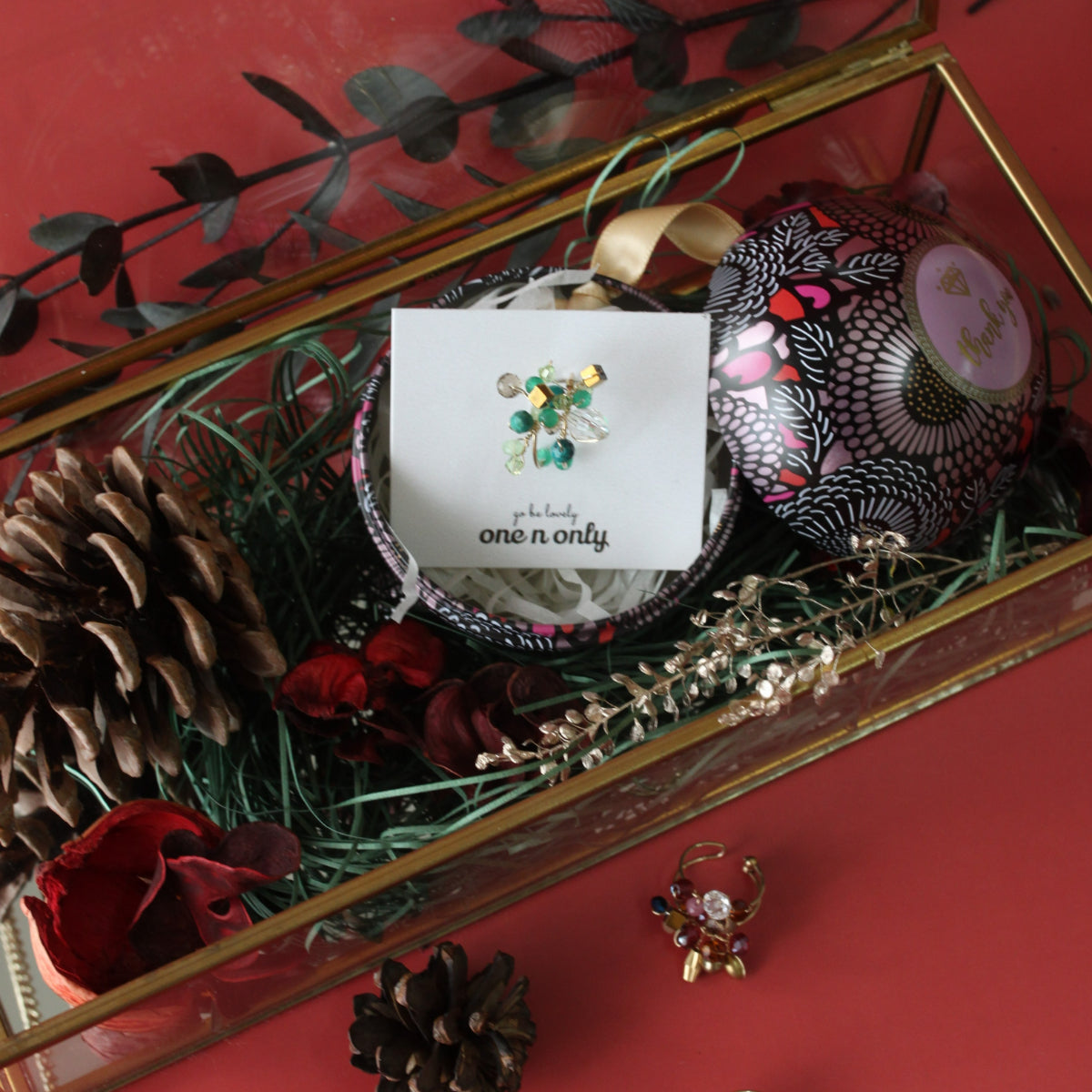 【聖誕禮盒組】聖誕雪花之綠精靈14K注金耳骨夾一只+馬口鐵球禮盒
